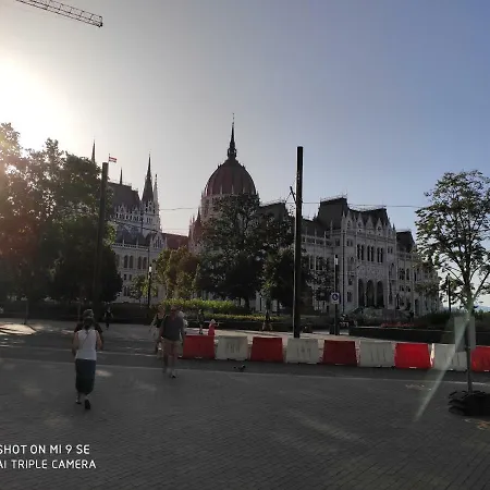 Parliament Studio Апартаменты *